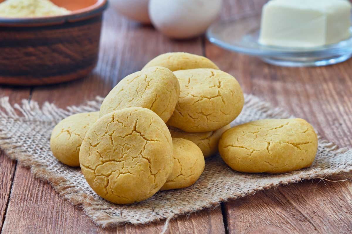 Biscotti di farina di mais e frumento al limone